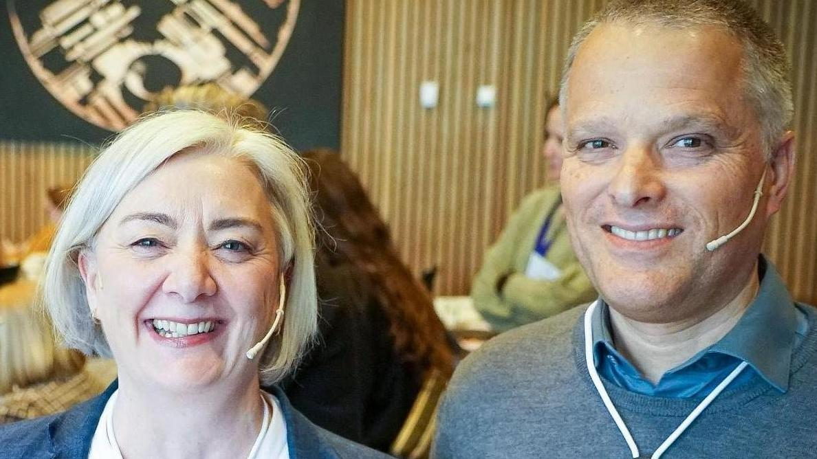 Foto av Grethe Kvan Welle og Nils-Øivind Offernes