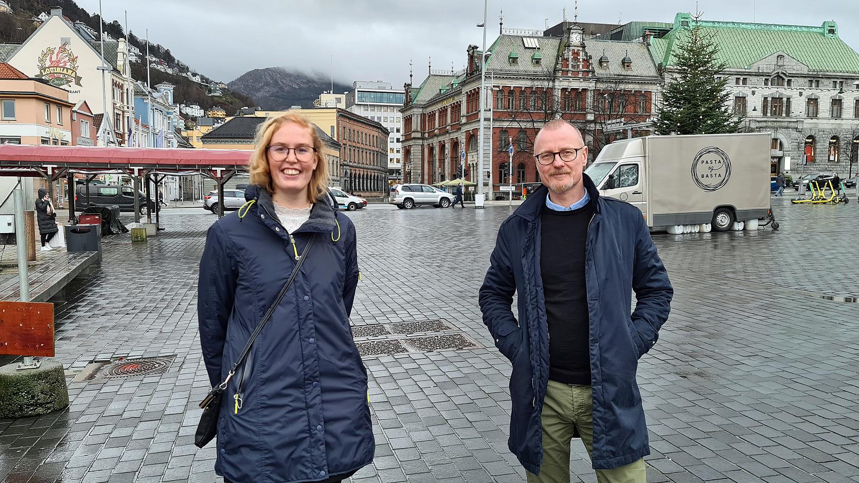 Elisabeth og jobbspesialist Andreas. Foto: Jarle Eknes