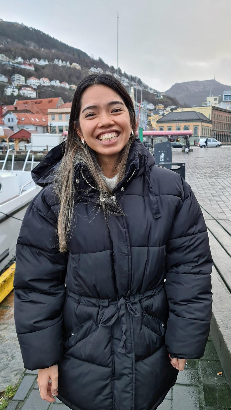 Ine, 200 meter fra HELT MEDs kontor i Bergen, hvor hun jobber en dag i uken i påvente av å kunne vende tilbake til jobben ved lønningskontoret i Bergen kommune. Foto: Jarle Eknes