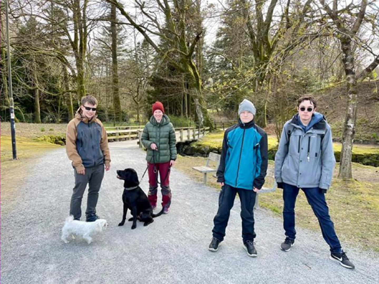 I Rogaland arrangerer frivillige ofte turer – her på tur i Sanvedparken. Foto: Hanne Kluge