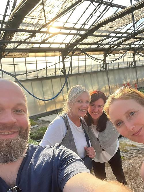 Fra gården Vivai Gariglio og Zale in Zucca Lars Magnus Jenssen, Reiseleder Caroline Schøning, Elena Gariglio, Toini O. Bratli. Foto: Lars Magnus Jenssen