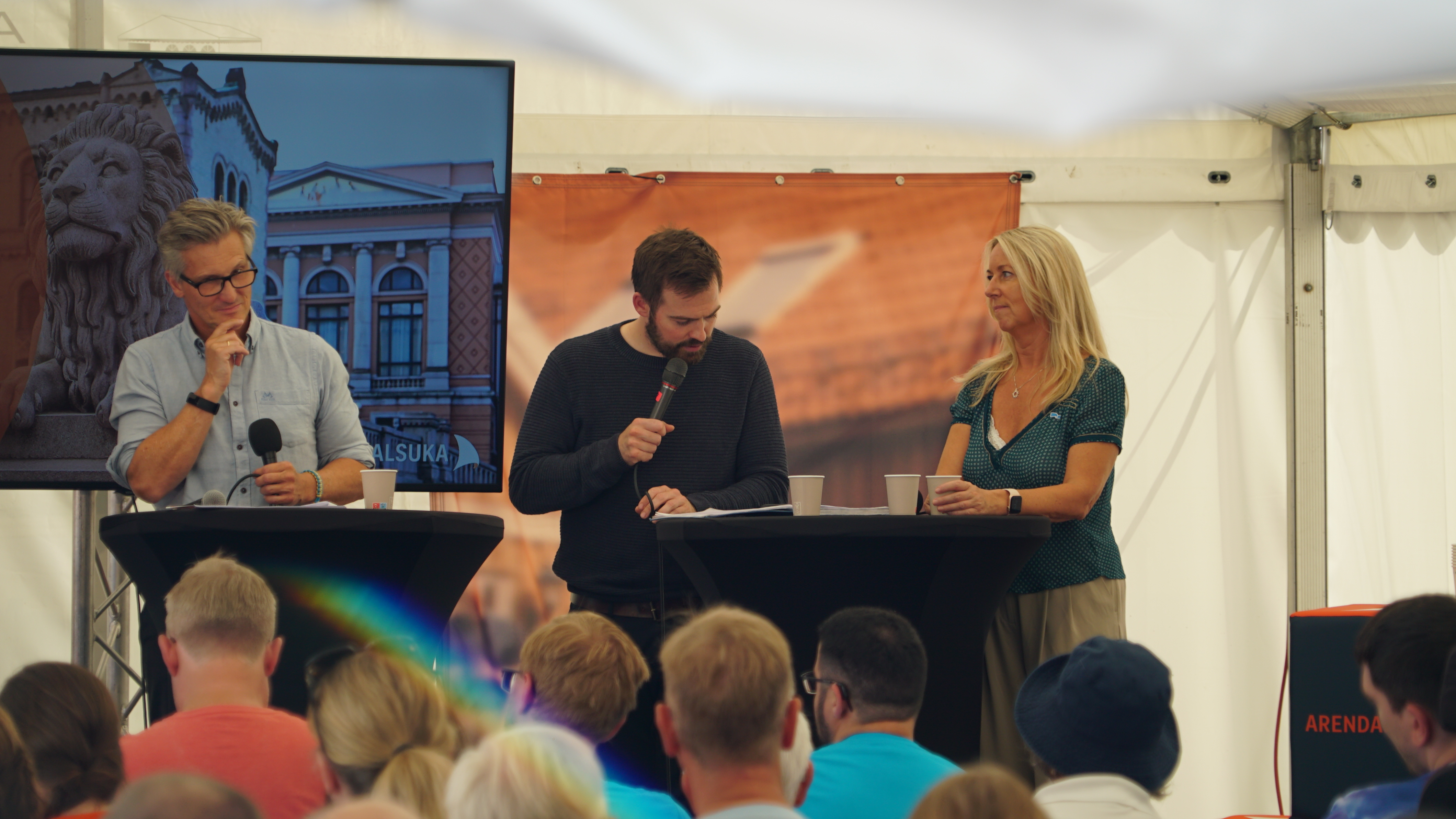                                Bilde fra en av debattene om funksjonshindredes levekår