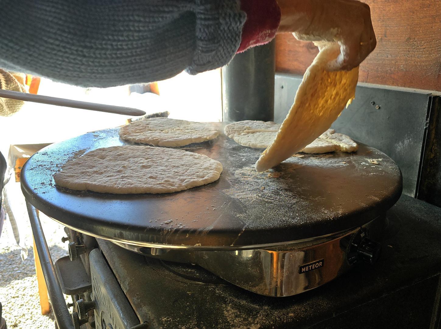 Steking av stomp. Foto: Jarle Eknes